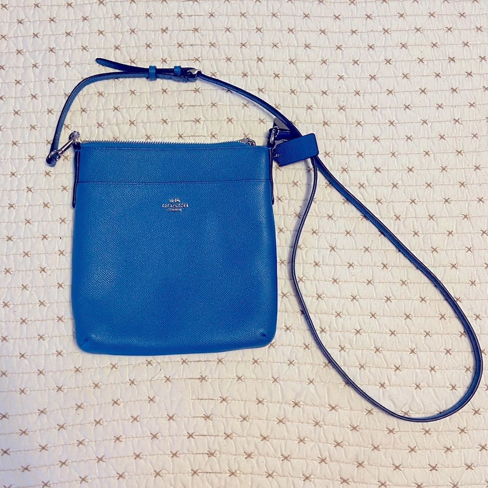 Coach Crossbody Zip Up Purse Blue